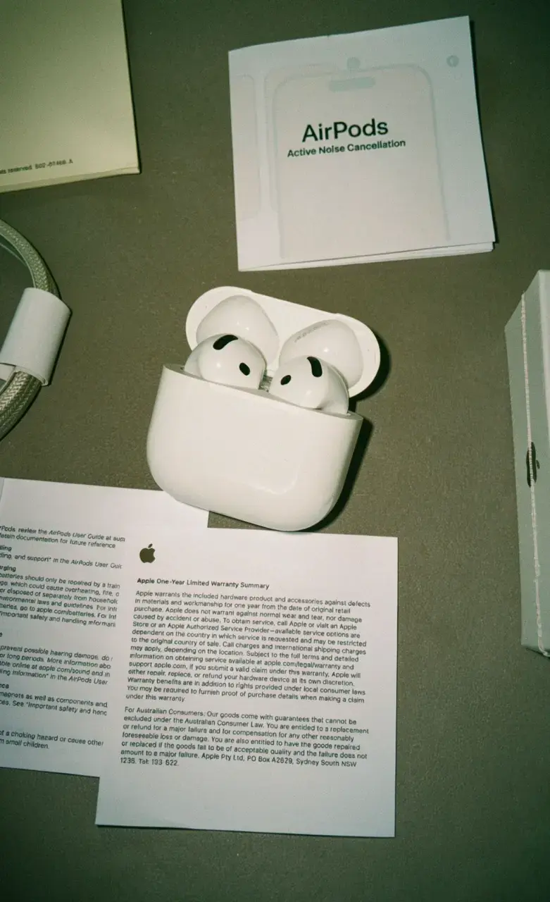 Auriculares inalámbricos blancos con estuche - 4