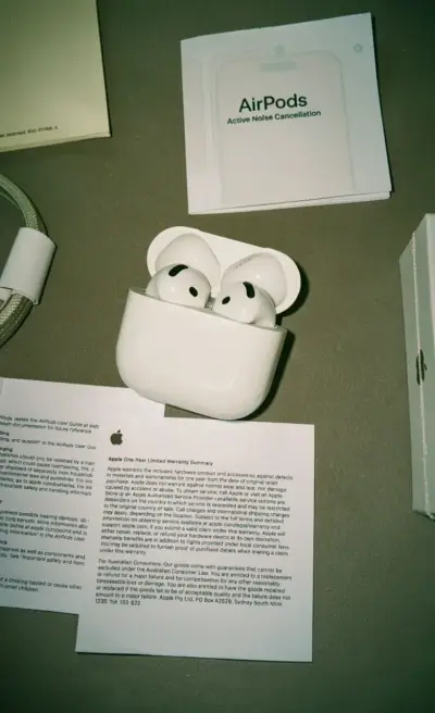 Auriculares inalámbricos blancos con estuche - miniatura 4