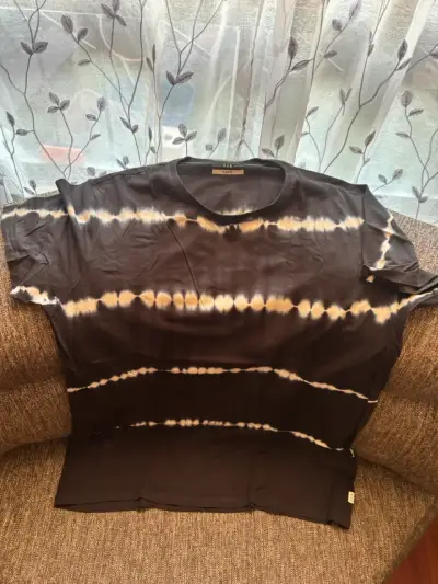 Polera tie-dye negra y beige foster - miniatura 1