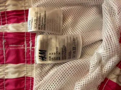 Shorts de baño a rayas rosadas y blancas - miniatura 2