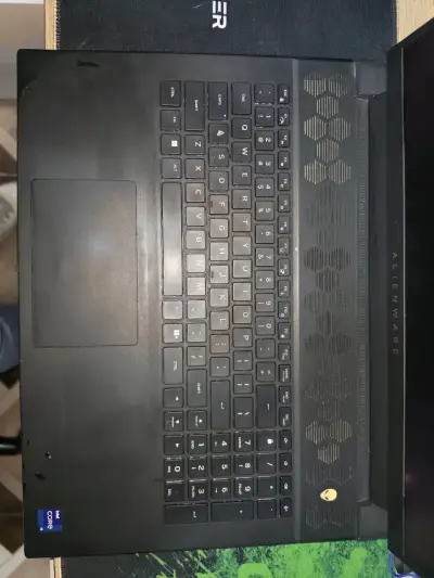 Laptop Alienware con Intel Core i9 - miniatura 3