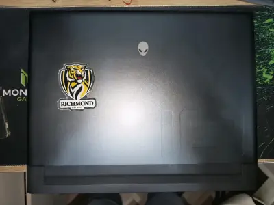 Laptop Alienware con Intel Core i9 - miniatura 6