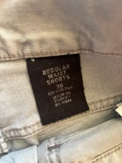 Shorts de mezclilla desgastados para hombre - miniatura 2