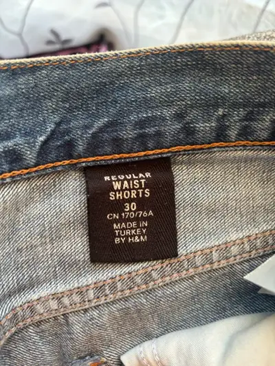 Shorts de mezclilla desgastados para hombre - miniatura 2