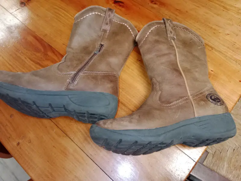 Botas de cuero marrón con suela antideslizante - 1