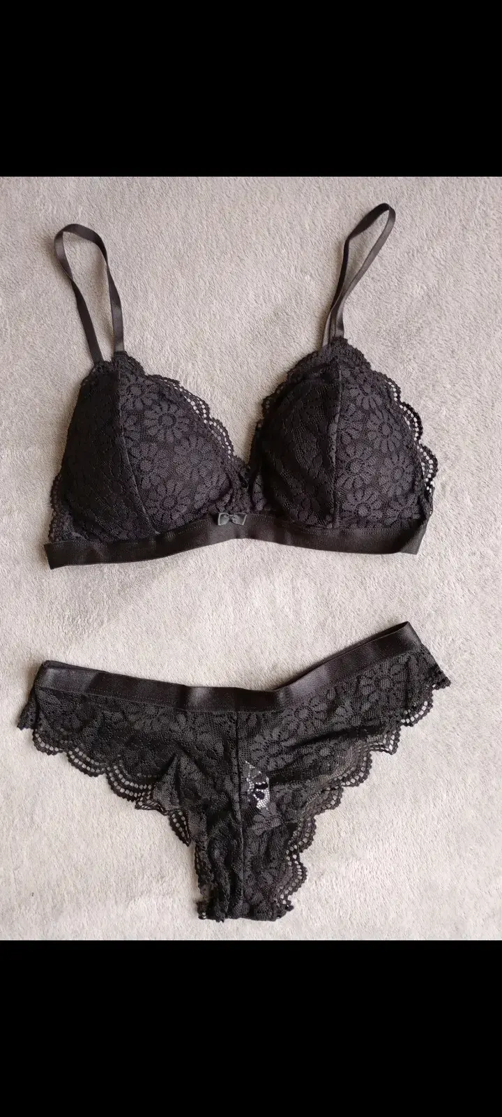 Conjunto de lencería negra de encaje