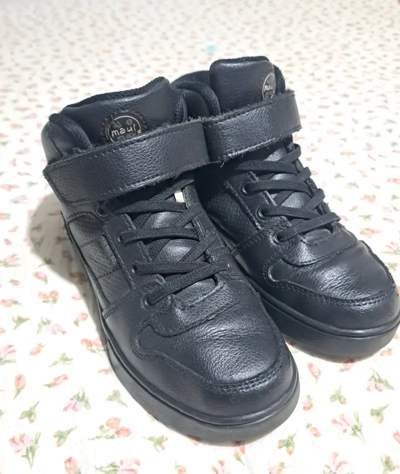 Zapatillas negras de cuero Maui & Sons para niños