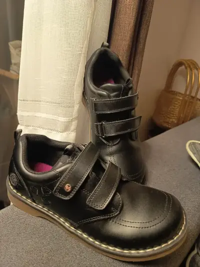 Zapatos escolares negros con velcro - miniatura 1