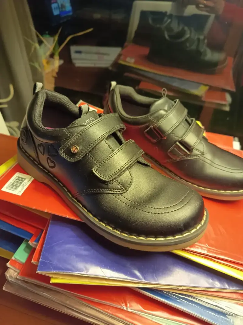 Zapatos escolares negros con velcro - 2