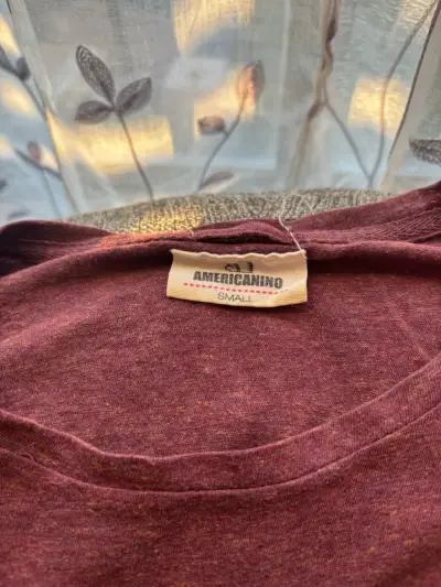 Polera burdeos con bolsillo delantero - miniatura 2