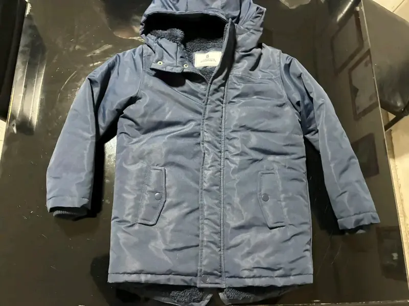 Parka azul con capucha para invierno talla 8