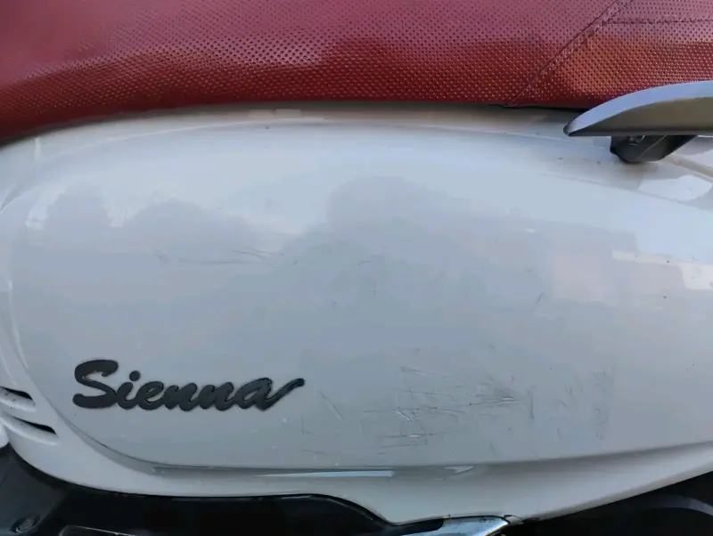 Scooter Sienna blanca modelo vespa - 5