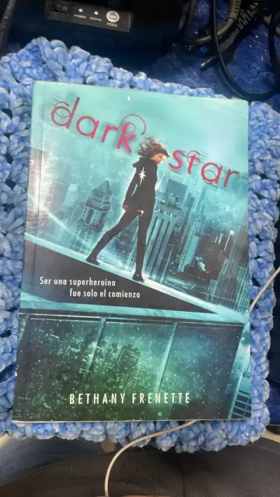 Libro 'Dark Star' de Bethany Frenette - miniatura 1
