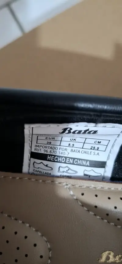 Zapatos de tacón Bata negros elegantes - miniatura 5
