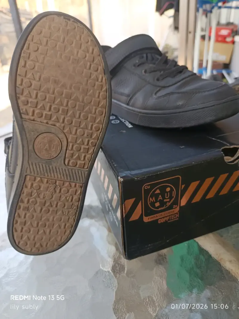 Zapatillas escolares negros con velcro - 3