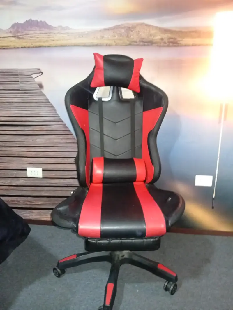 Silla gamer ergonómica roja y negra - 1