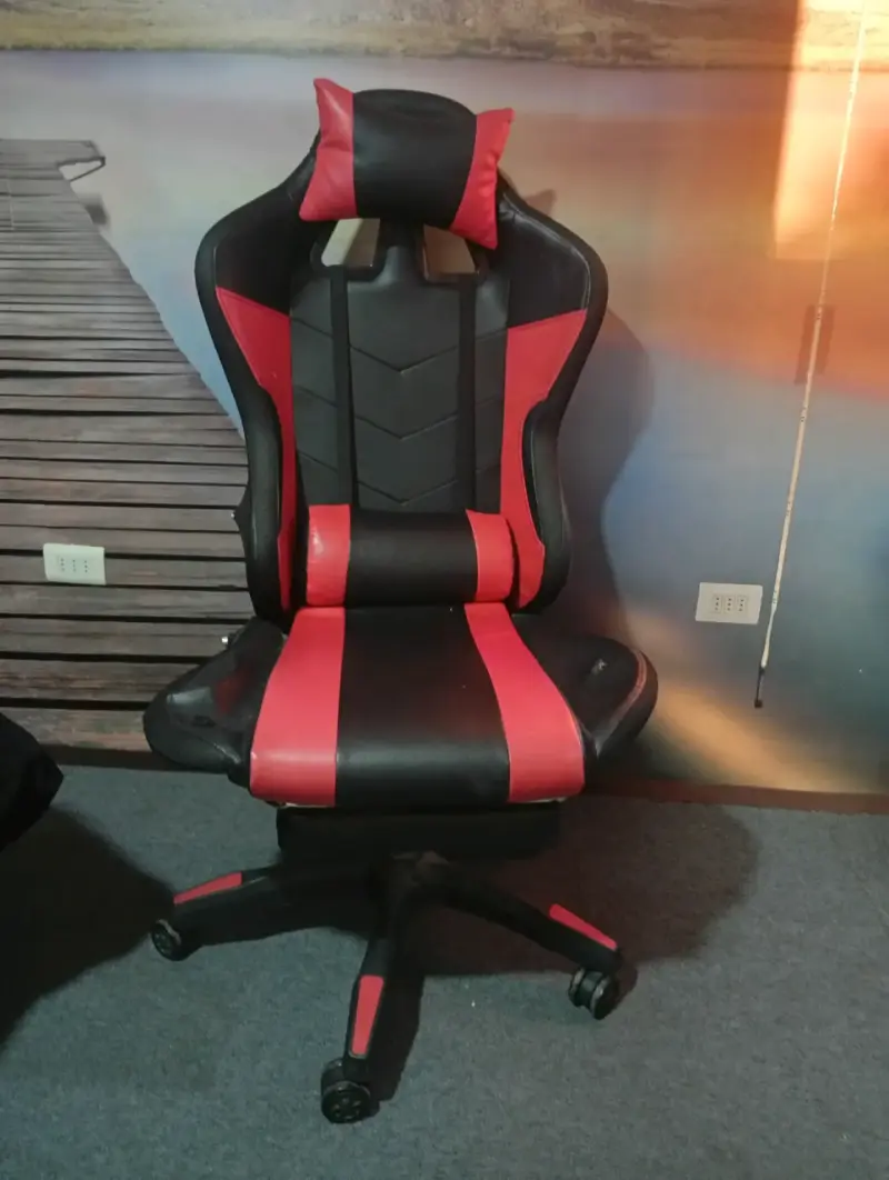 Silla gamer ergonómica roja y negra - 3