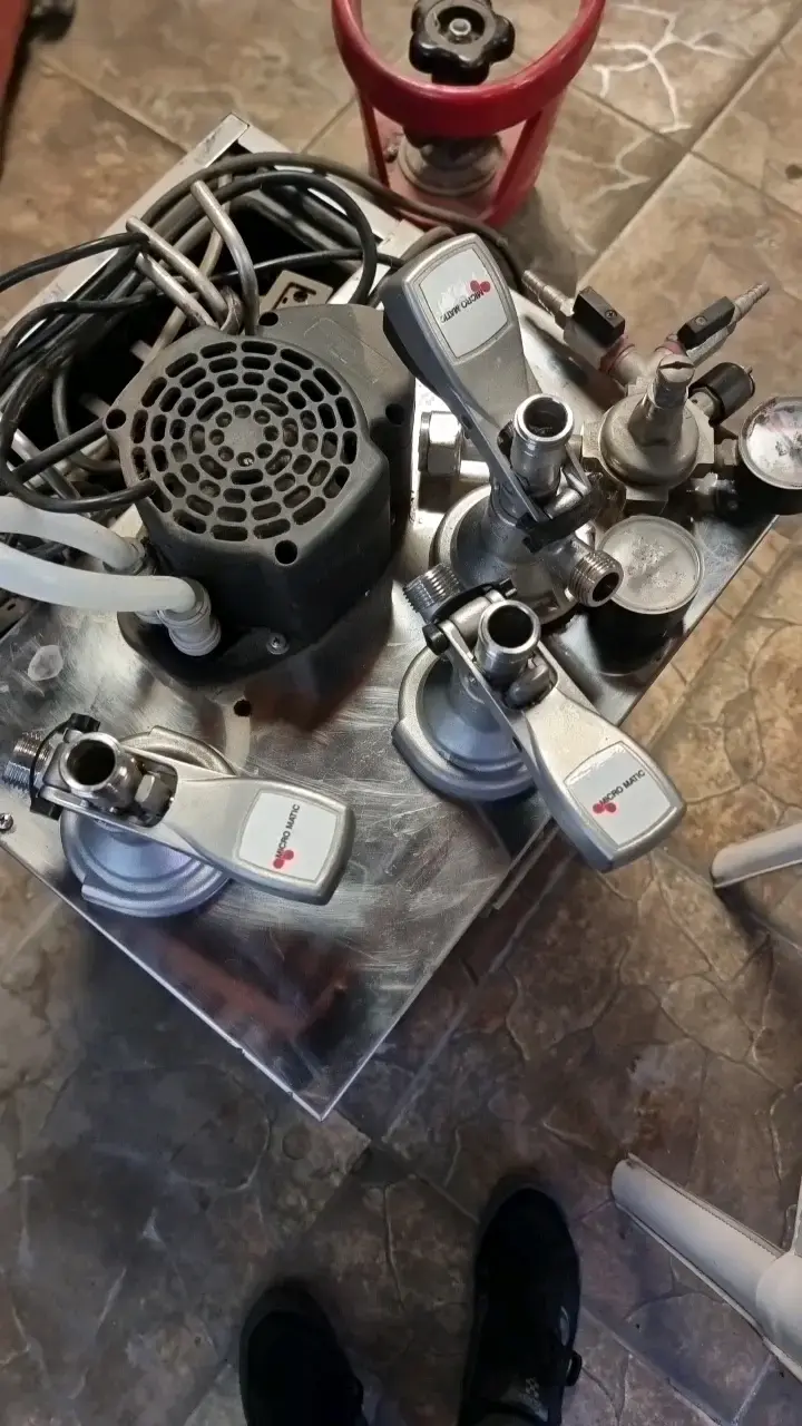 Máquina dispensadora de cerveza con cilindro - 2