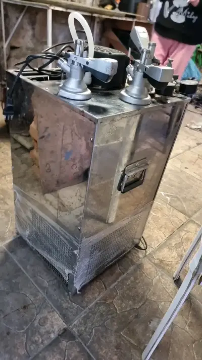 Máquina dispensadora de cerveza con cilindro - miniatura 3
