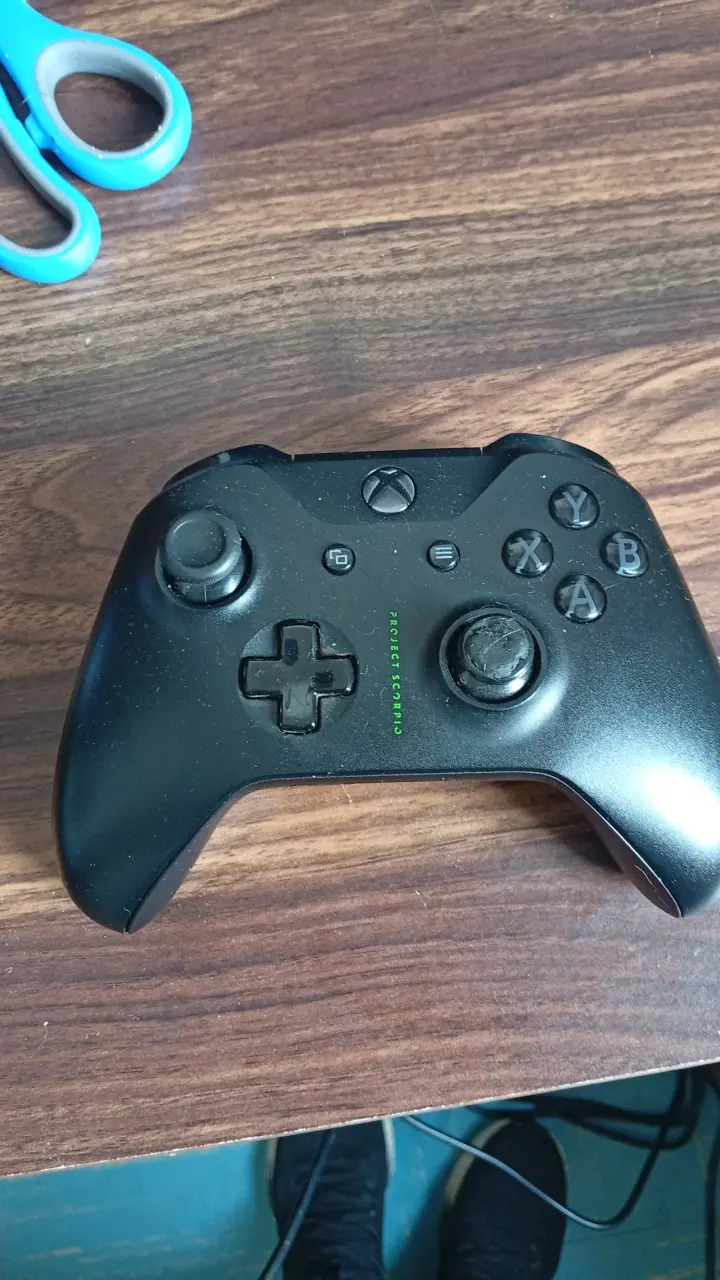 Control Xbox One Project Scorpio - 1