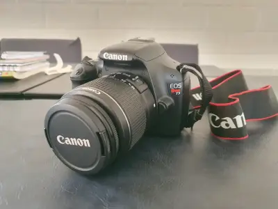 Cámara Canon DSLR con lente 18-55mm - miniatura 2