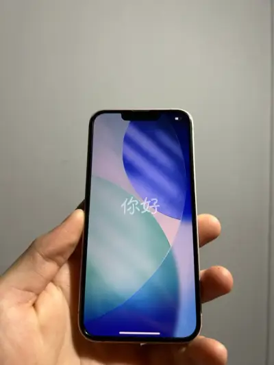 Smartphone moderno iPhone 13 - miniatura 1