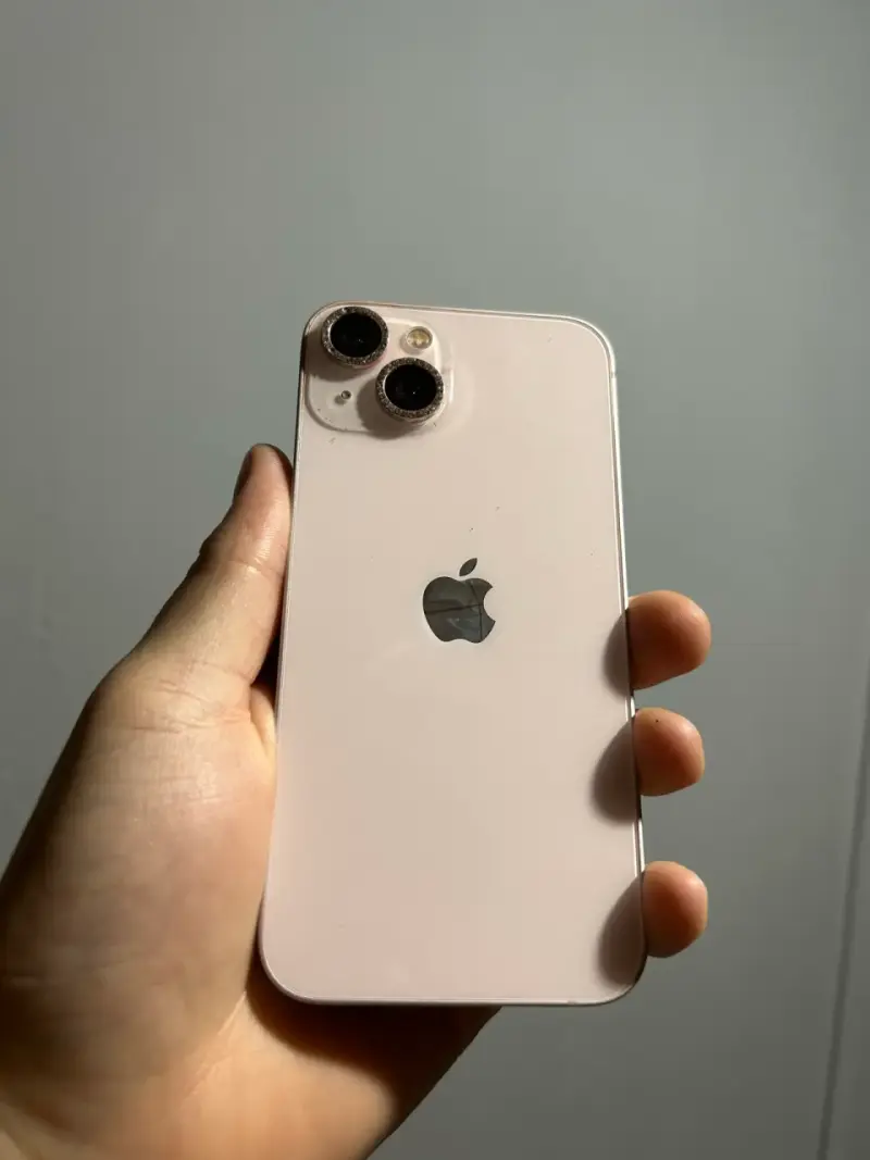 Smartphone moderno iPhone 13 - 2