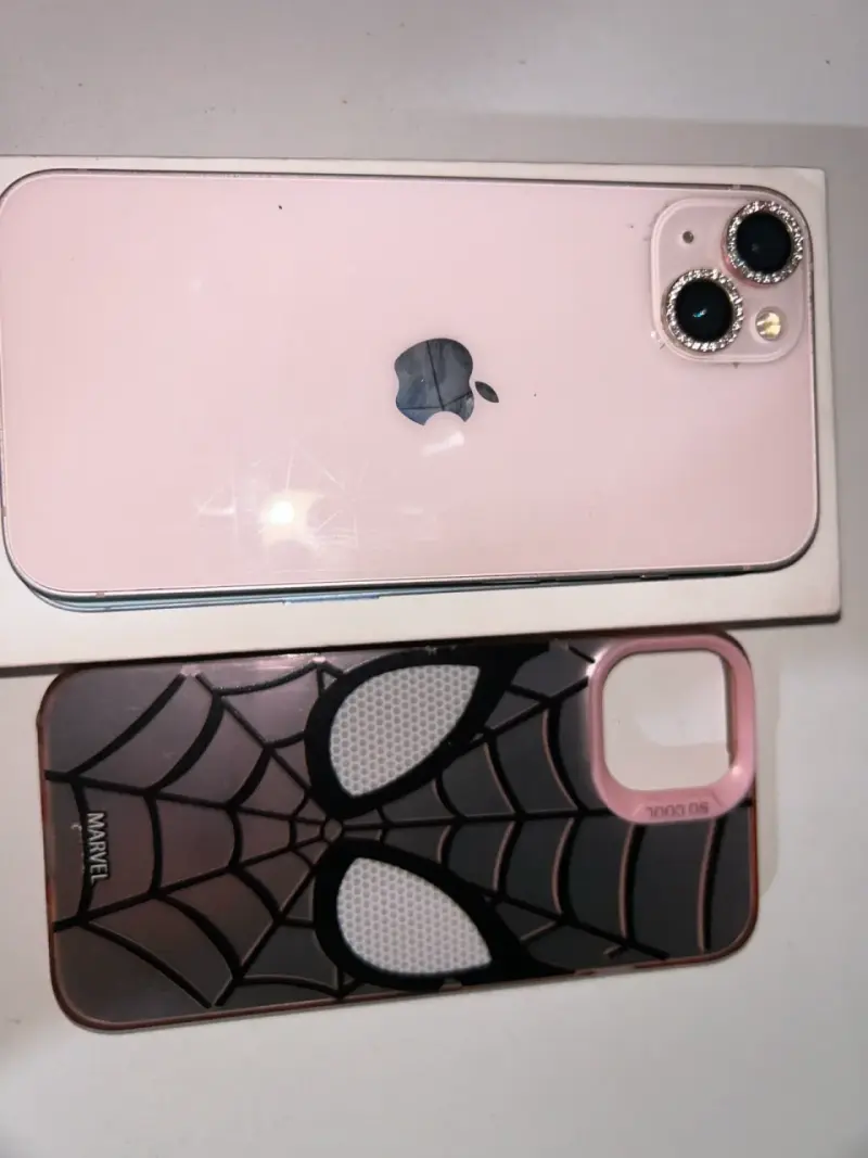 Smartphone moderno iPhone 13 - 3