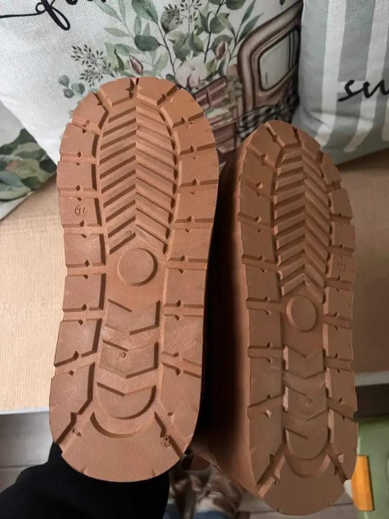 Botas UGG de gamuza color camel alternativas - 5