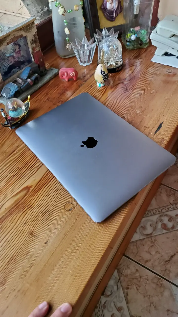 MacBook Air 2020 i3 - 2