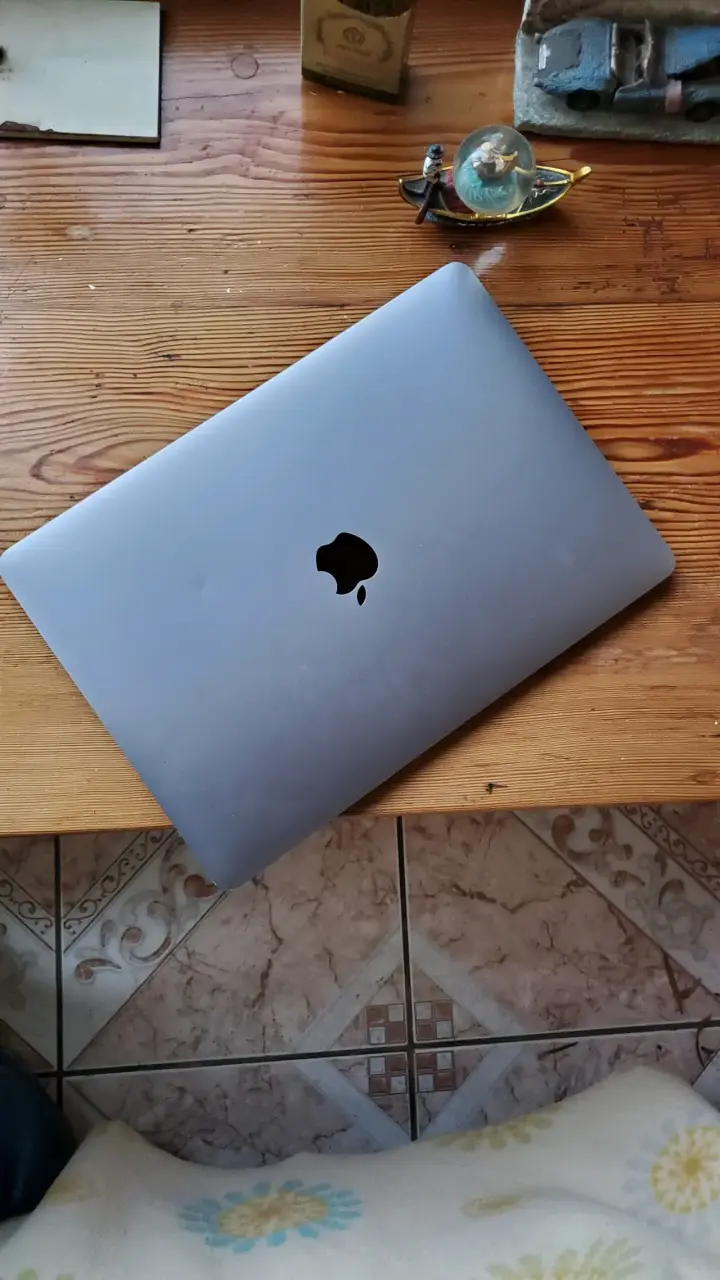 MacBook Air 2020 i3 - 4
