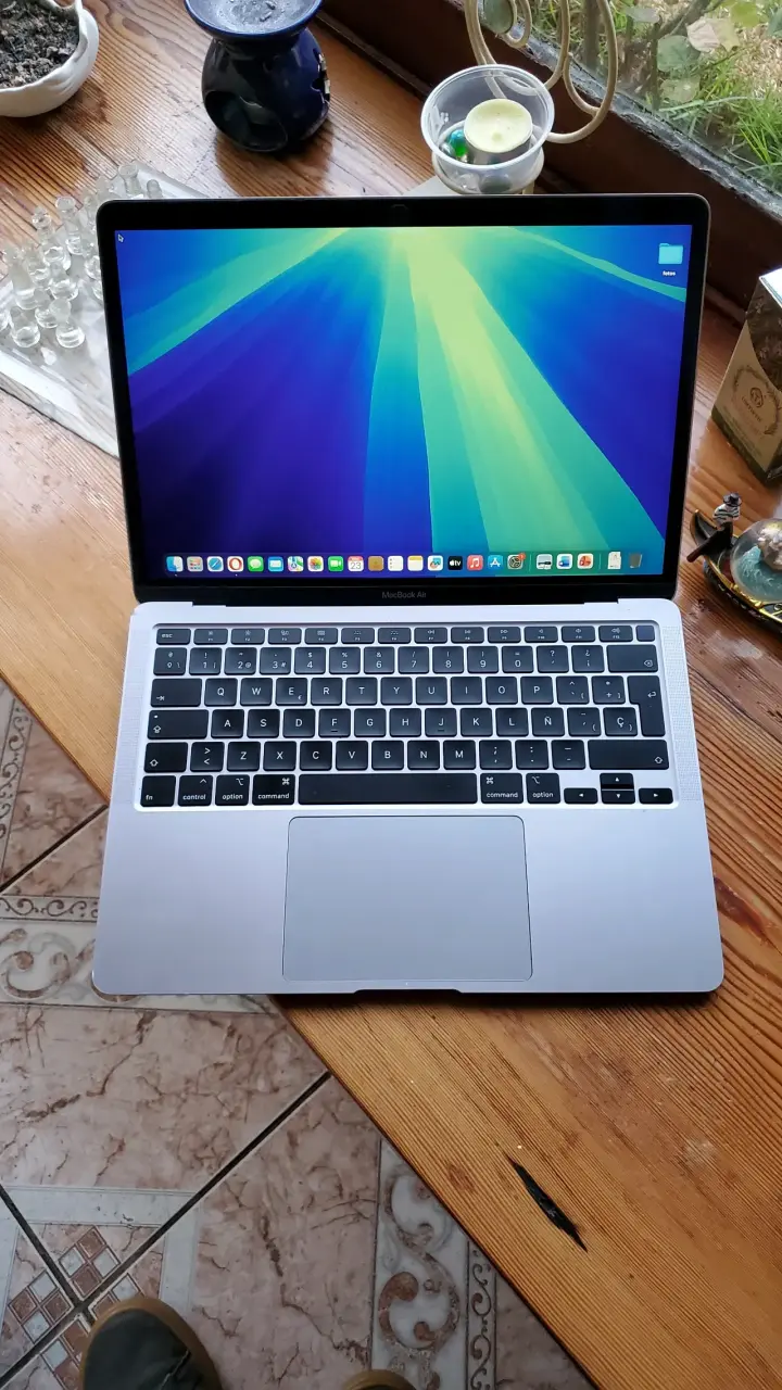 MacBook Air 2020 i3 - 5