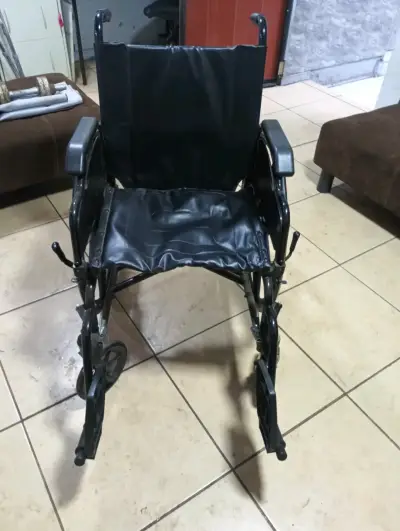 Silla de ruedas plegable en venta buen estado - miniatura 2