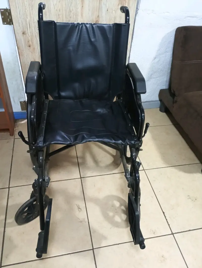 Silla de ruedas plegable en venta buen estado - 3