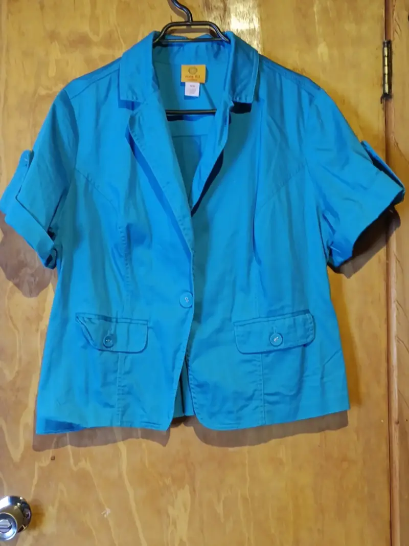 Blazer azul turquesa de manga corta