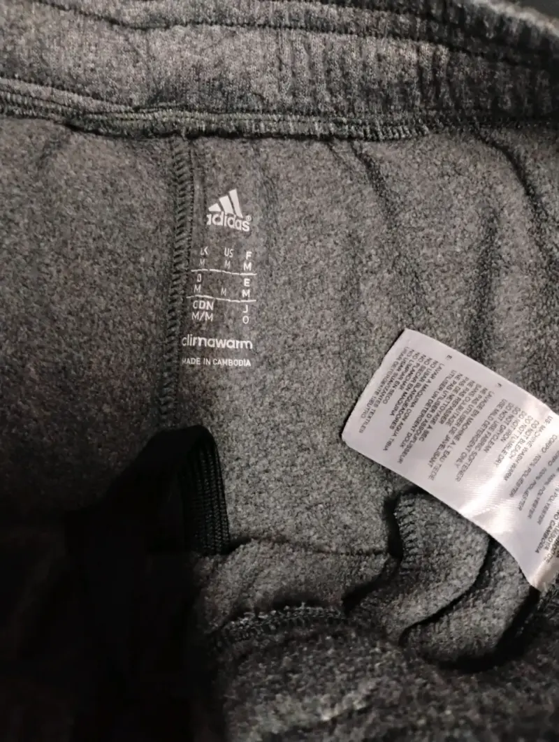 Pantalones deportivos Adidas grises con franjas - 2