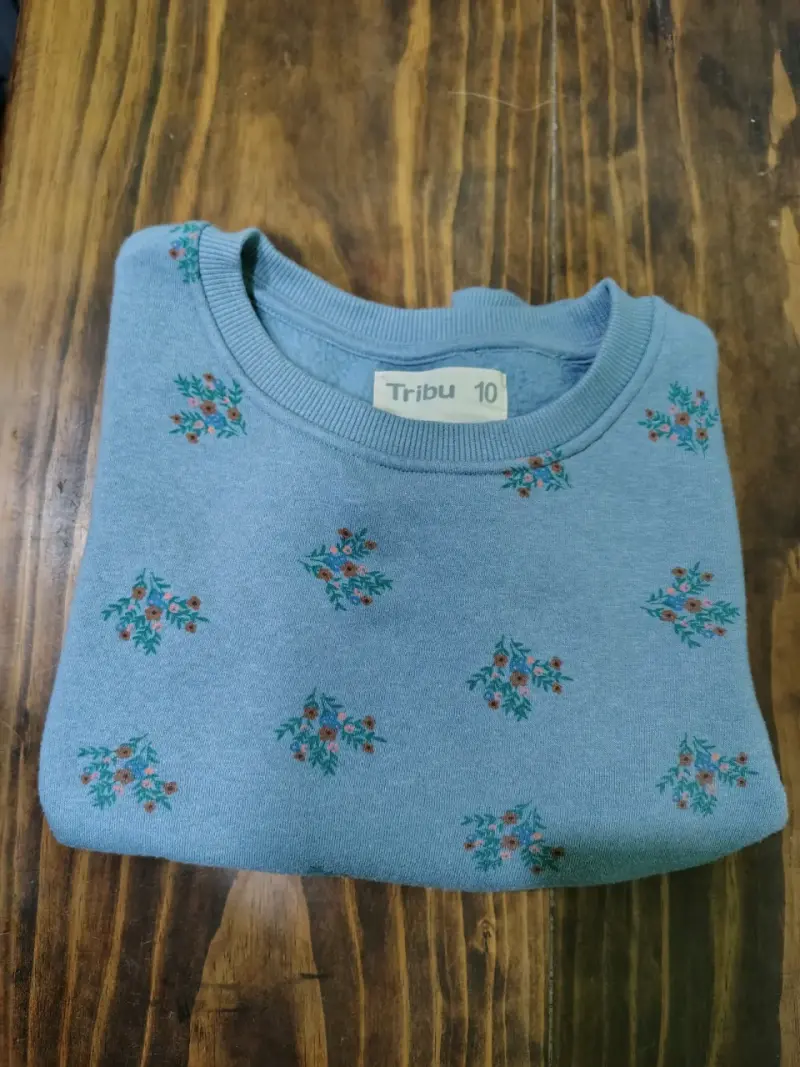 Polerón azul con estampado floral Tribu - 1