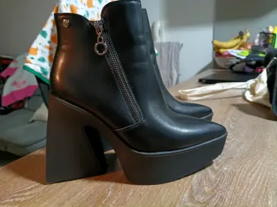 Botines negros con plataforma - miniatura 1