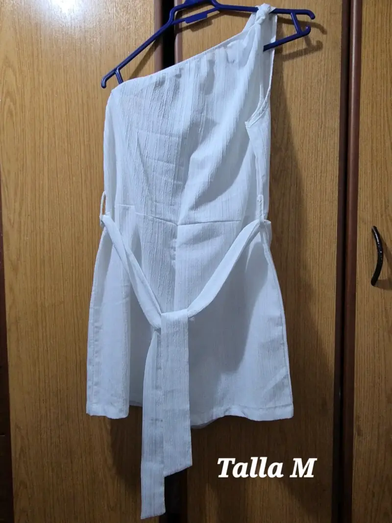 Vestido blanco de un solo hombro talla M