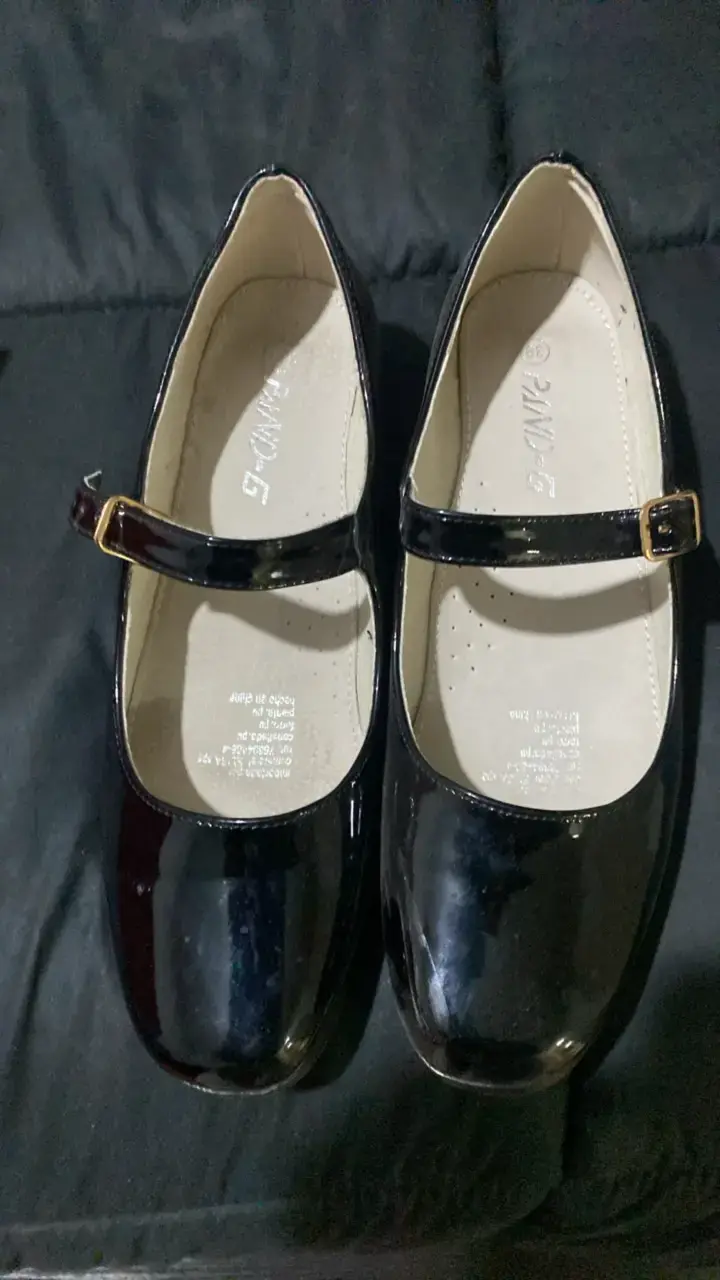 Zapatos de charol negros con tacón - 2