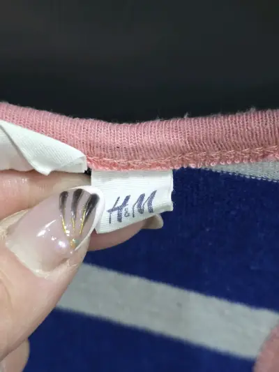 Polera sin mangas a rayas azul y blanca - miniatura 2