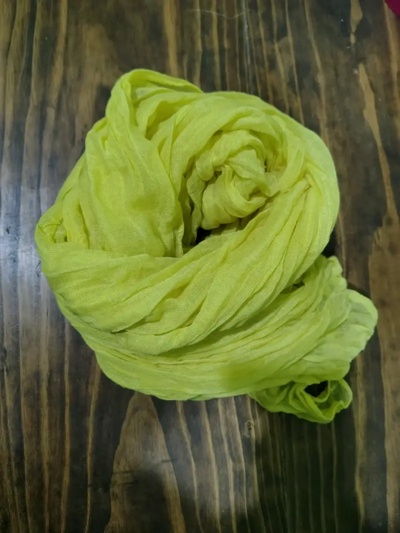 Pañuelo ligero amarillo. - 1