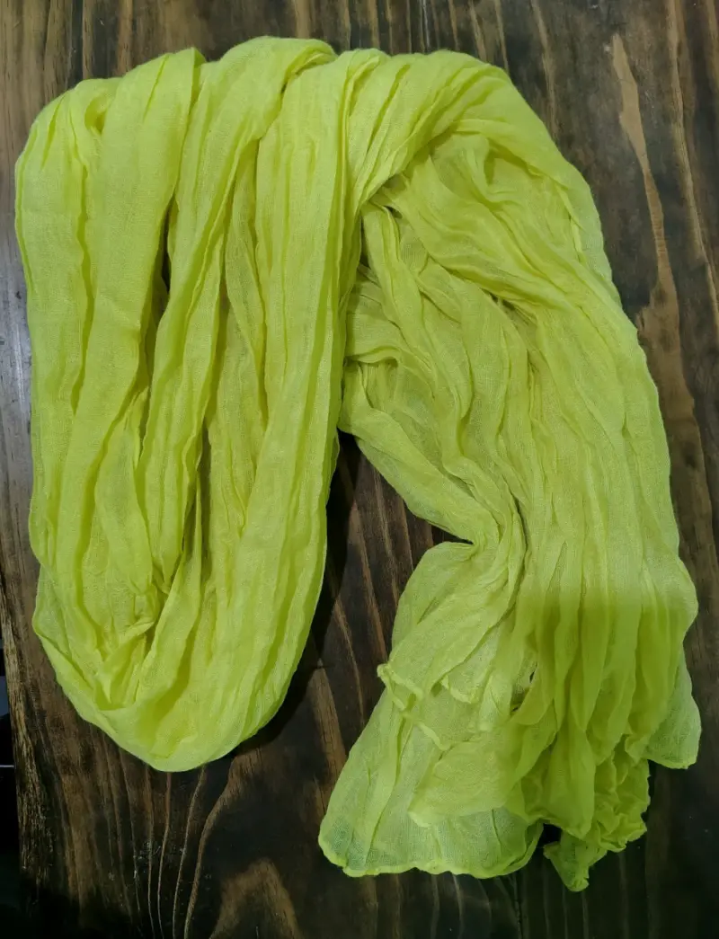Pañuelo ligero amarillo. - 2