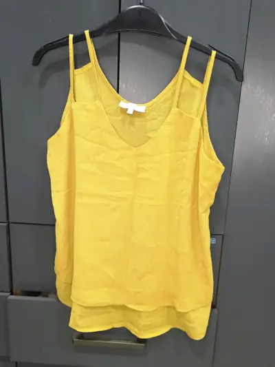 Blusa amarilla de tirantes para mujer - miniatura 1