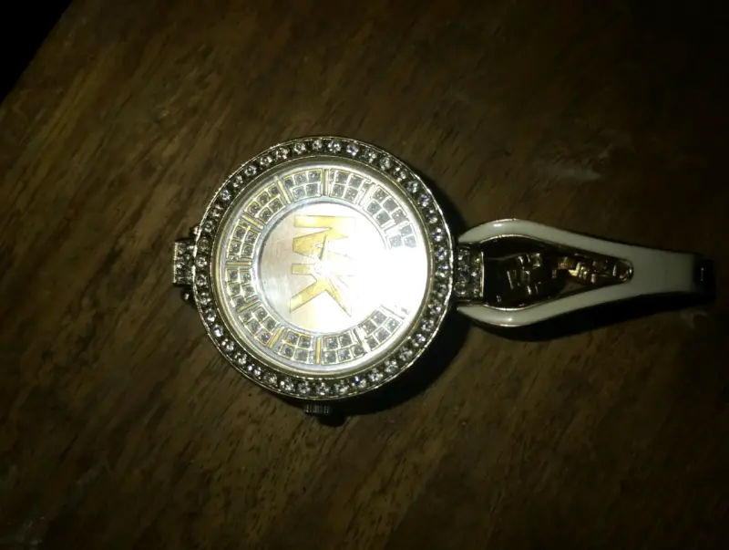 Reloj de pulsera elegante con cristales - 2