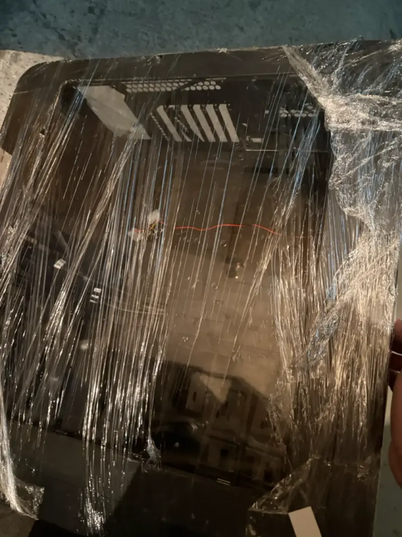 Gabinete Thermaltake para PC en buen estado - 3