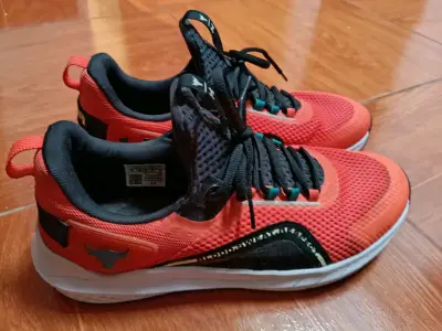 Zapatillas deportivas Under Armour rojas - miniatura 2