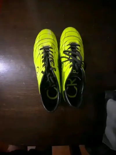 Zapatillas verse de CR7de futbol con 5 usos csb - miniatura 1