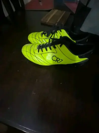 Zapatillas verse de CR7de futbol con 5 usos csb - miniatura 2