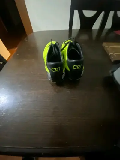 Zapatillas verse de CR7de futbol con 5 usos csb - miniatura 4